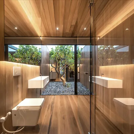Hachi Penthouse Hotel